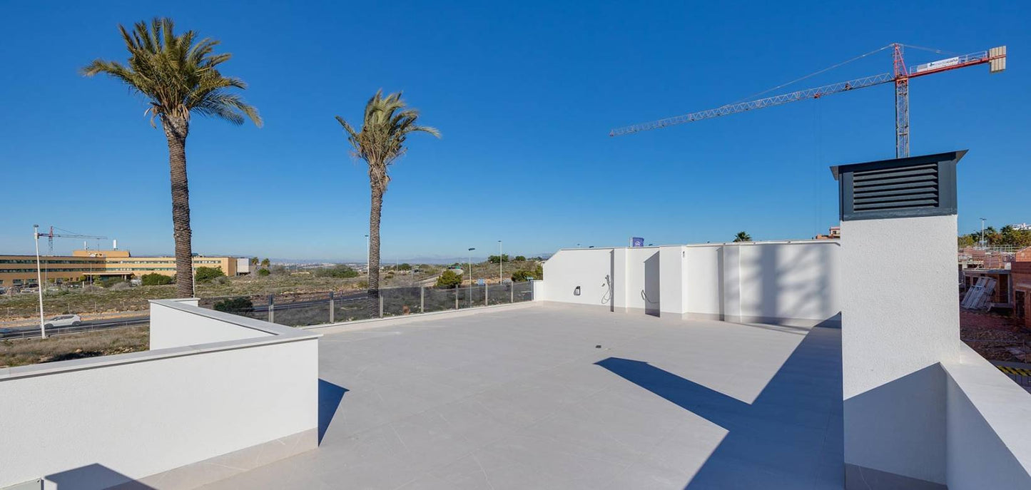 3 Bedrooms Villa For Sale in Torrevieja with Private Pool and Close to the Services