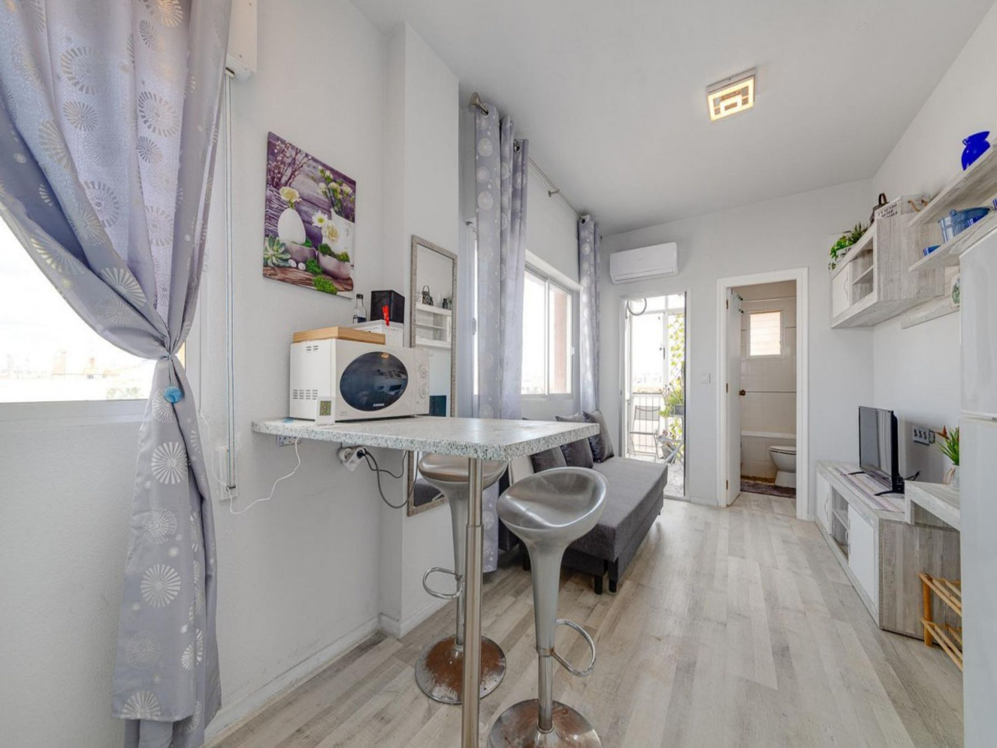 Cozy Studio Near the Beach For Sale in Torrevieja