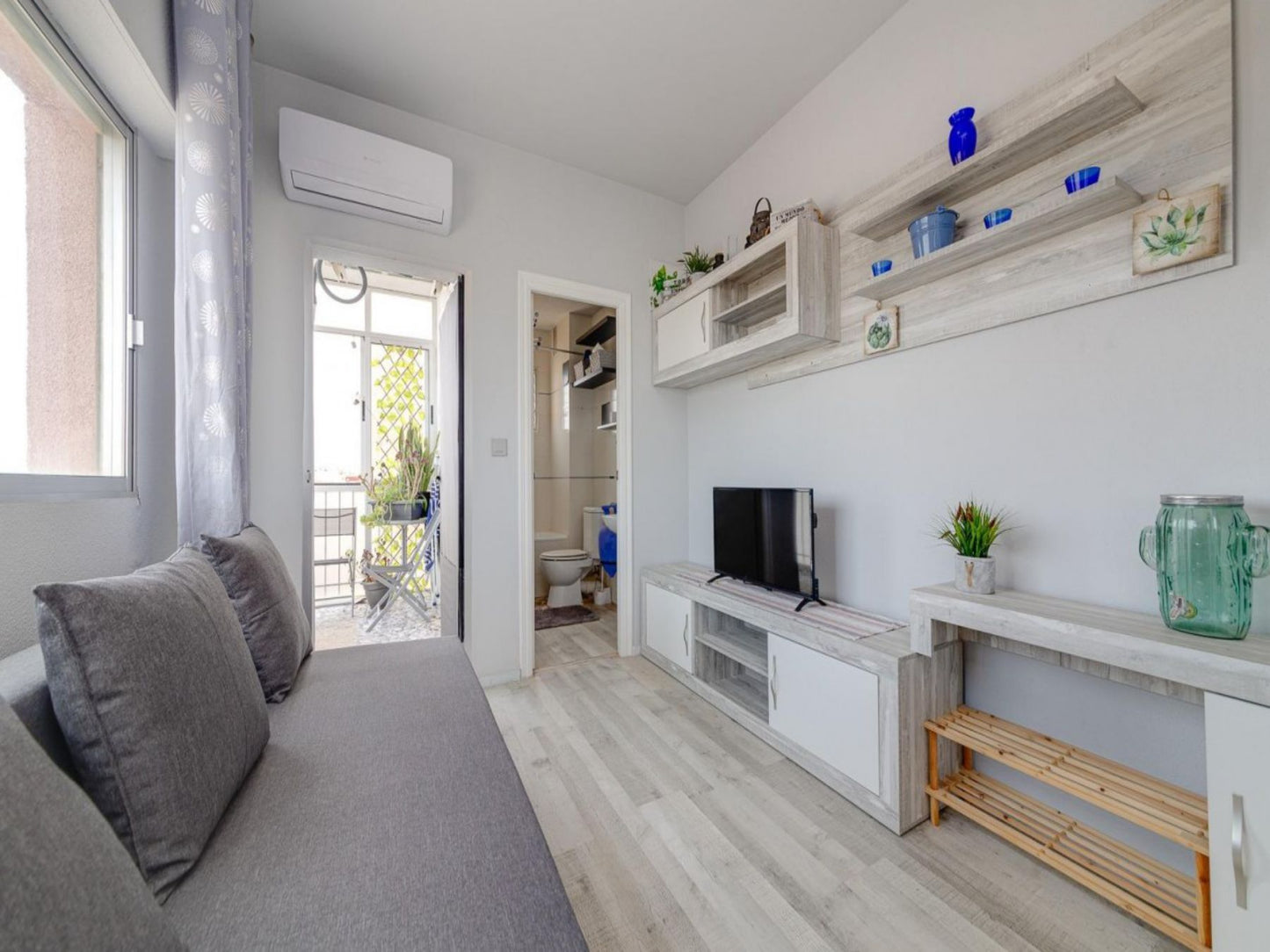 Cozy Studio Near the Beach For Sale in Torrevieja