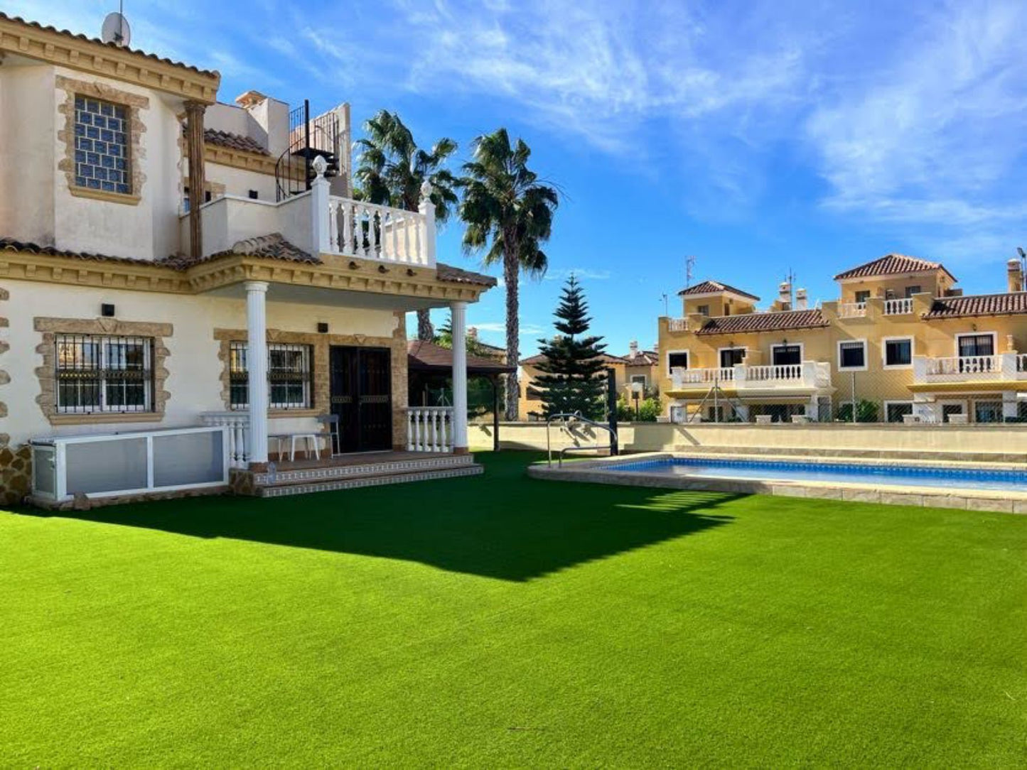 3 Bedrooms Villa with Private Pool For Sale in Guardamar