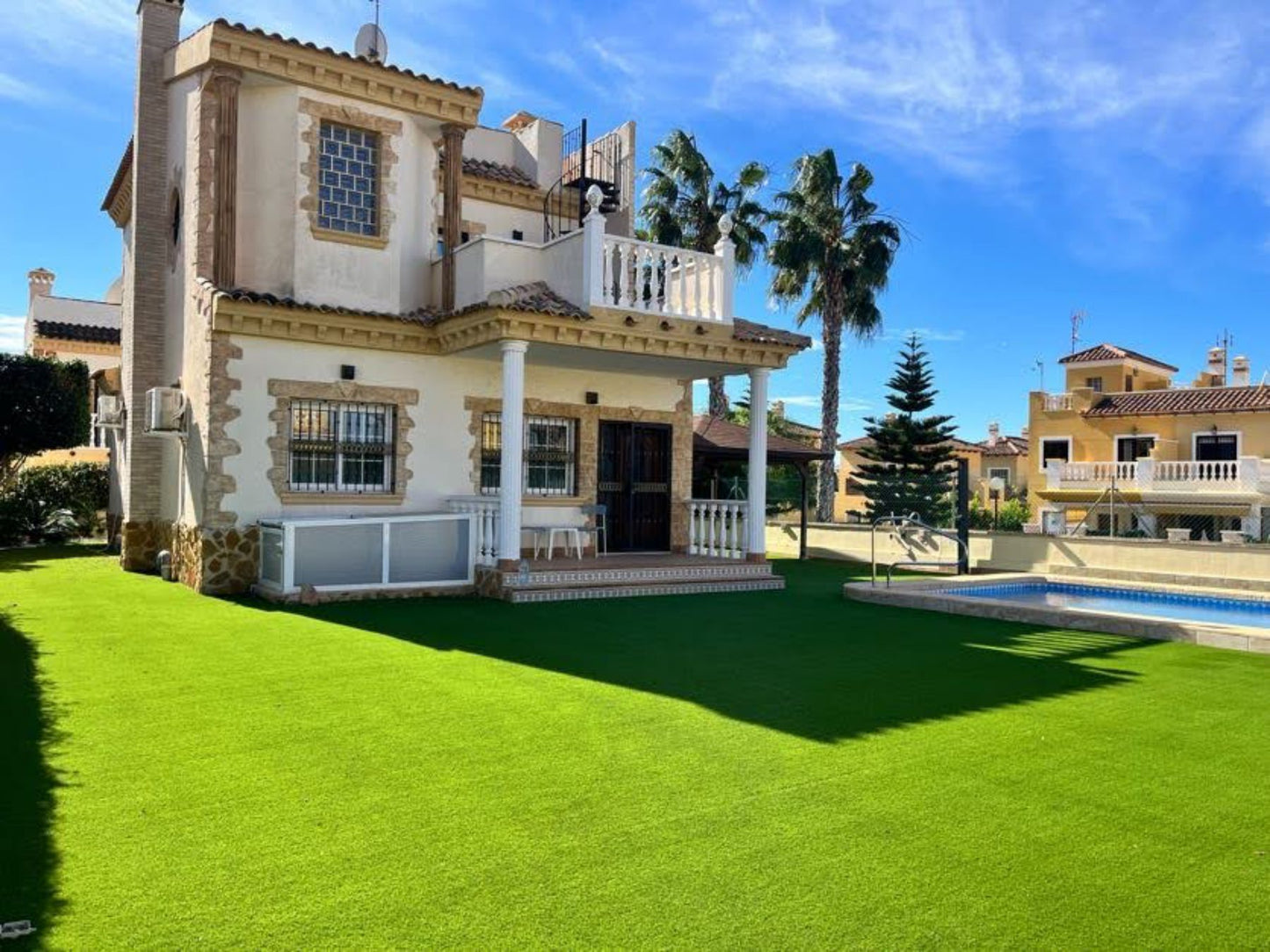 3 Bedrooms Villa with Private Pool For Sale in Guardamar