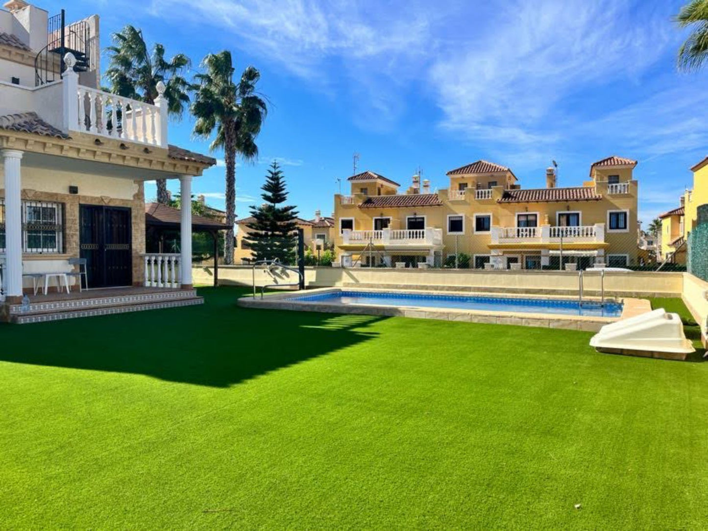 3 Bedrooms Villa with Private Pool For Sale in Guardamar