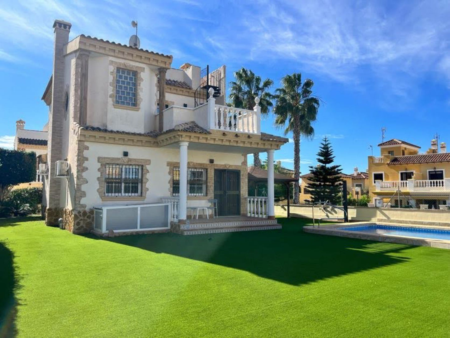 3 Bedrooms Villa with Private Pool For Sale in Guardamar