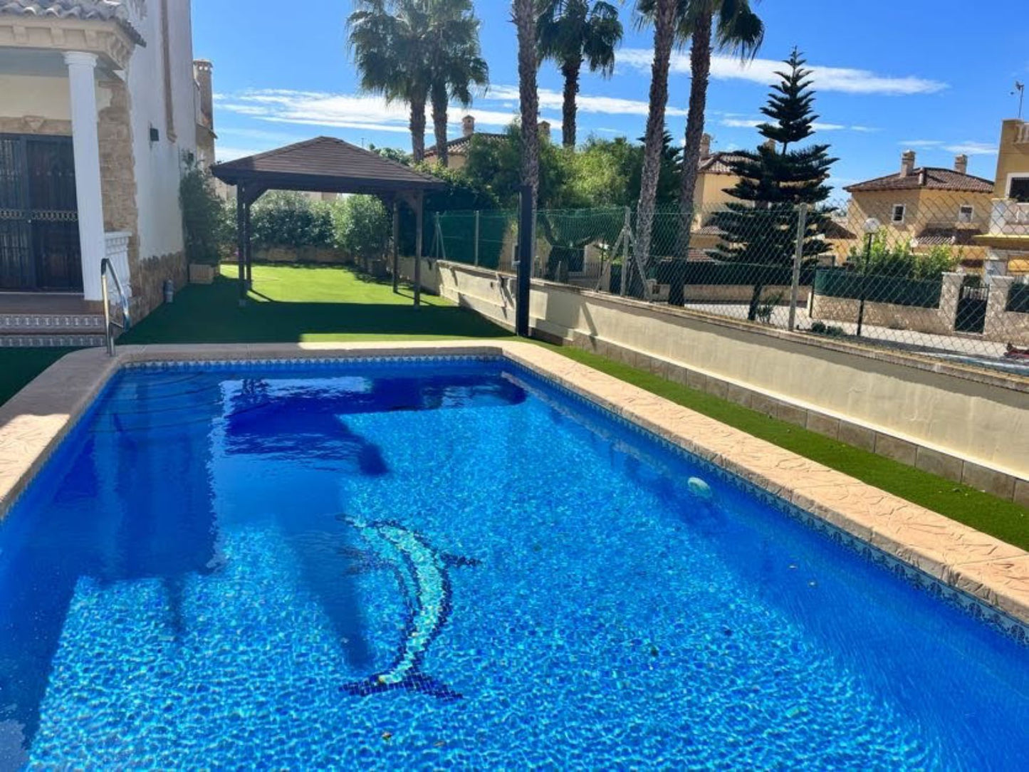 3 Bedrooms Villa with Private Pool For Sale in Guardamar