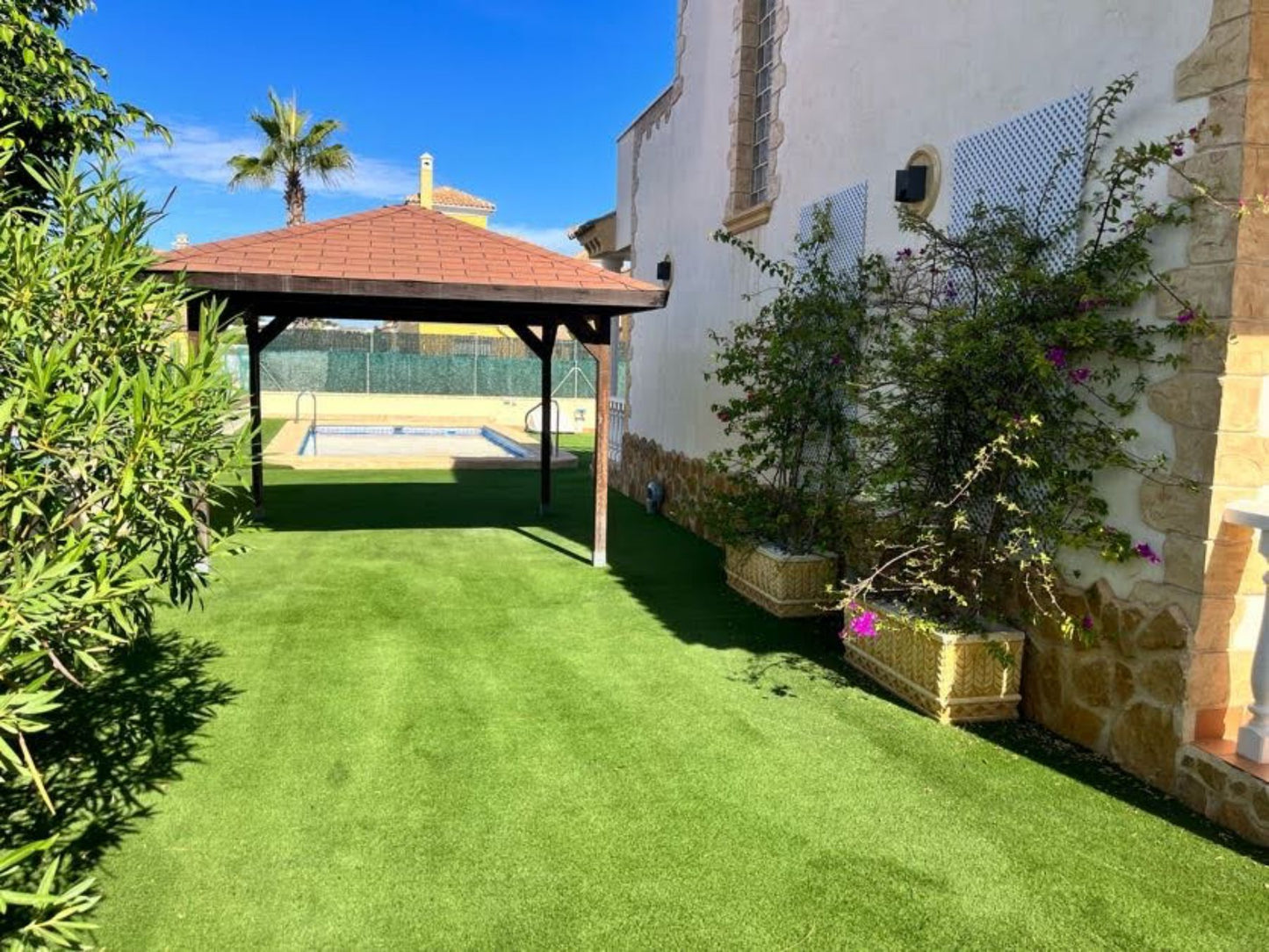 3 Bedrooms Villa with Private Pool For Sale in Guardamar