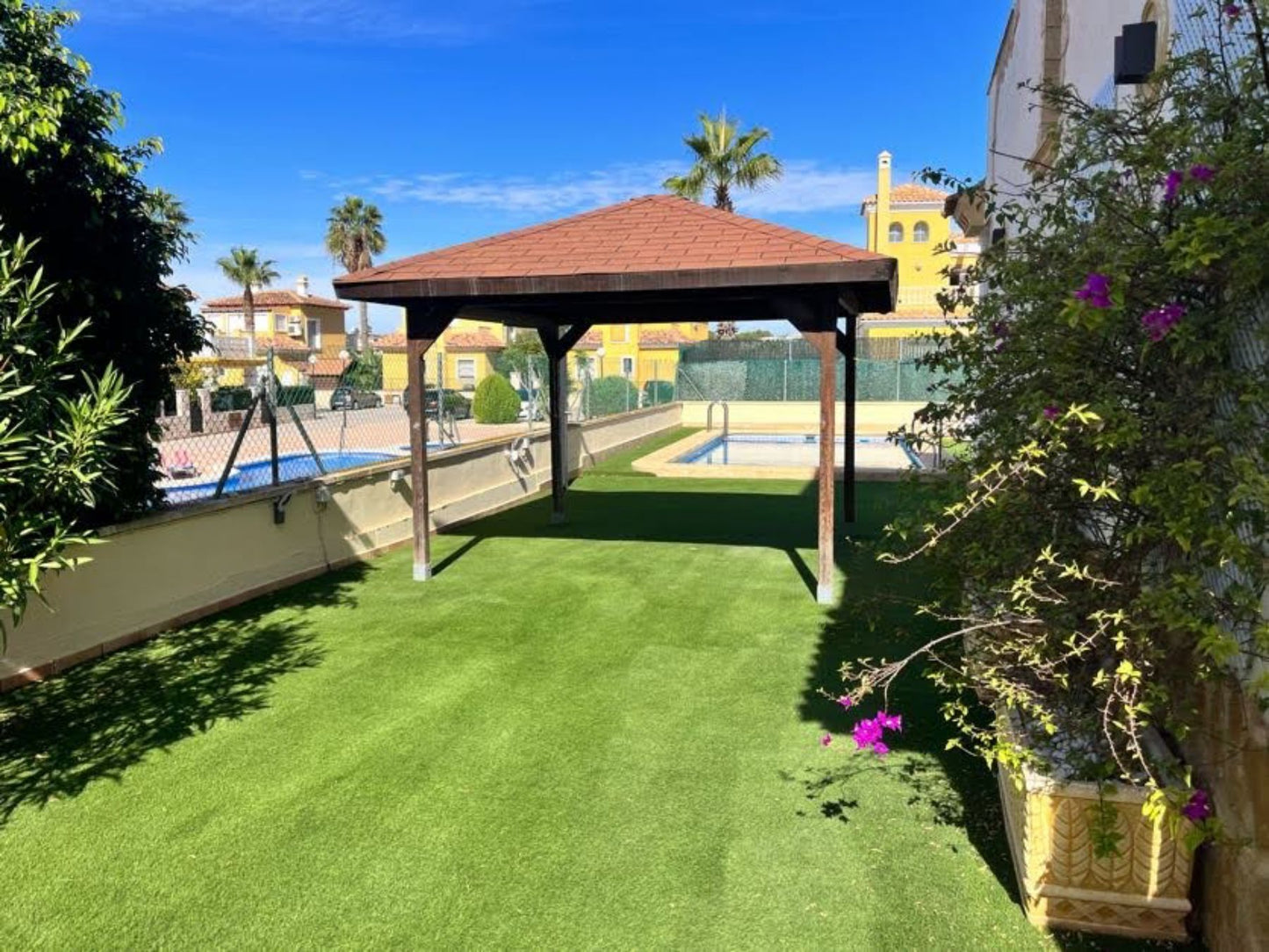 3 Bedrooms Villa with Private Pool For Sale in Guardamar