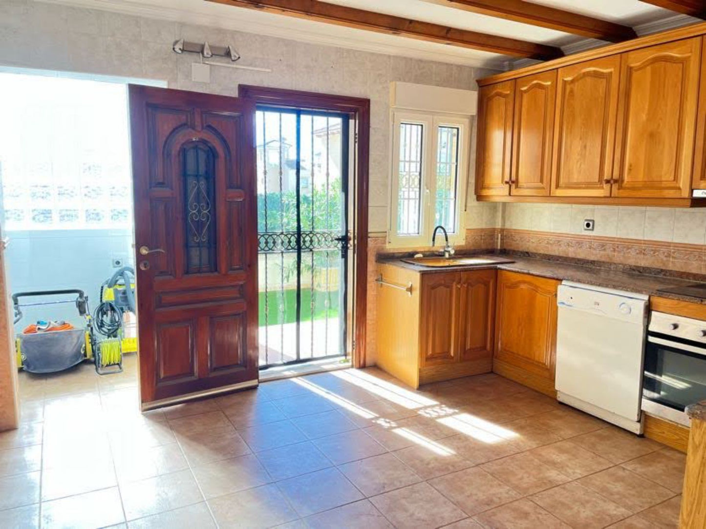 3 Bedrooms Villa with Private Pool For Sale in Guardamar