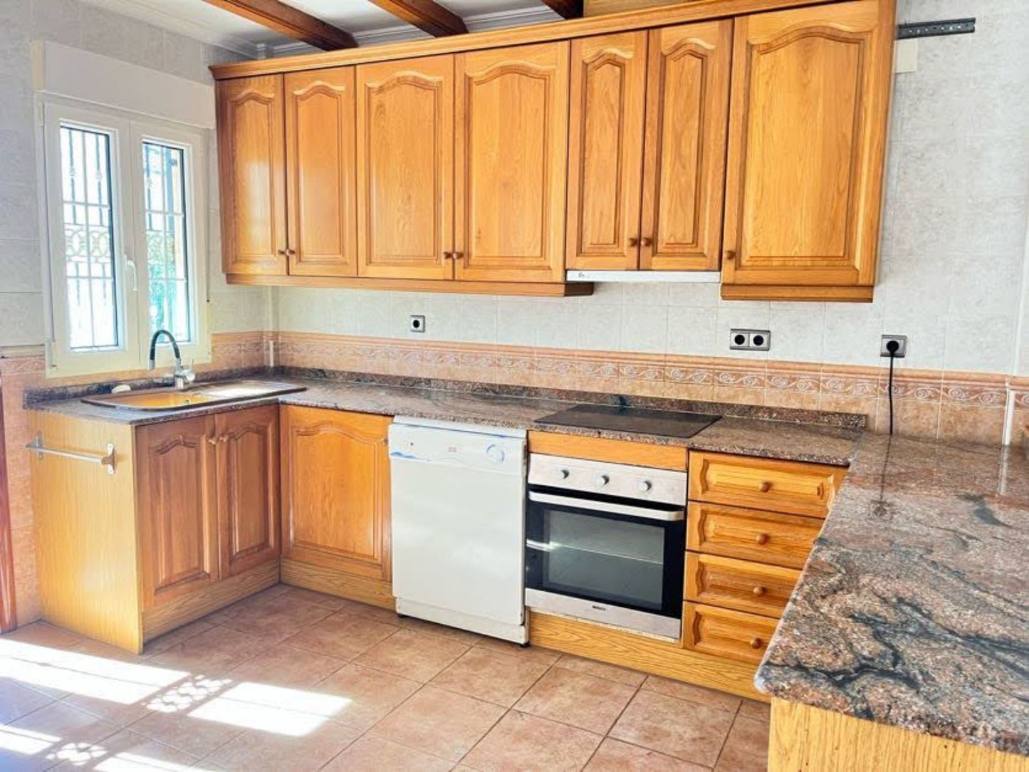 3 Bedrooms Villa with Private Pool For Sale in Guardamar