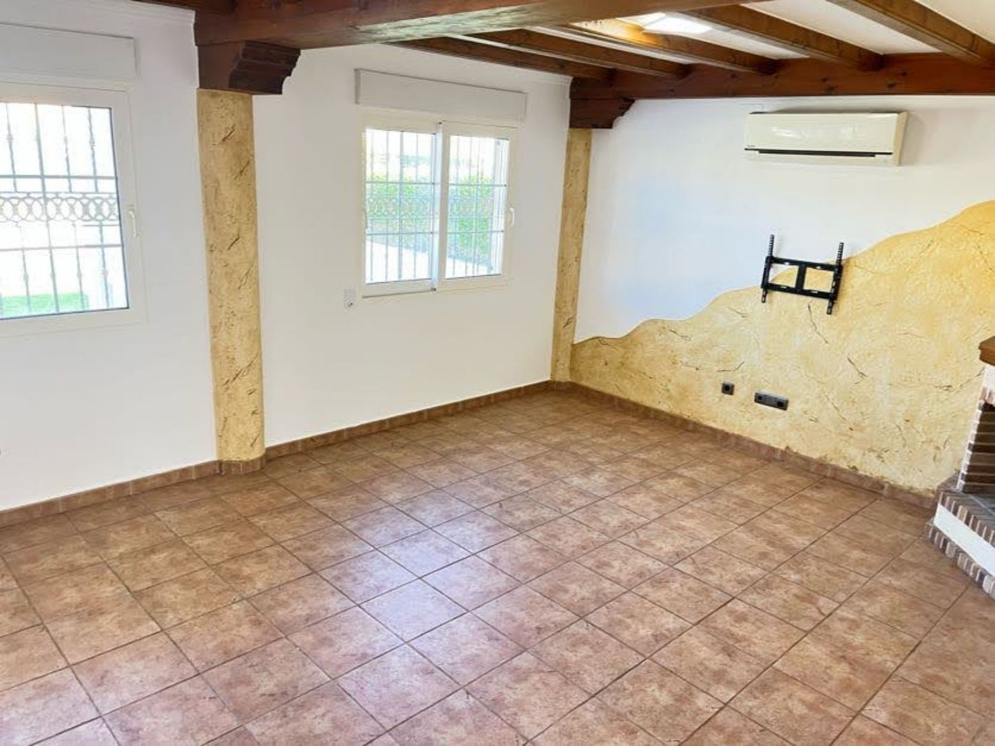 3 Bedrooms Villa with Private Pool For Sale in Guardamar