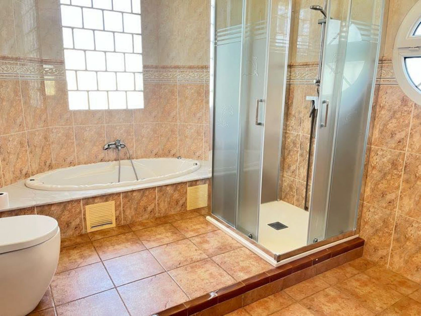 3 Bedrooms Villa with Private Pool For Sale in Guardamar