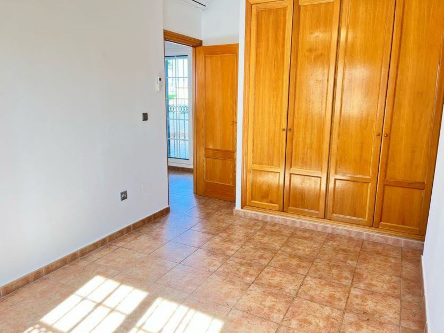 3 Bedrooms Villa with Private Pool For Sale in Guardamar