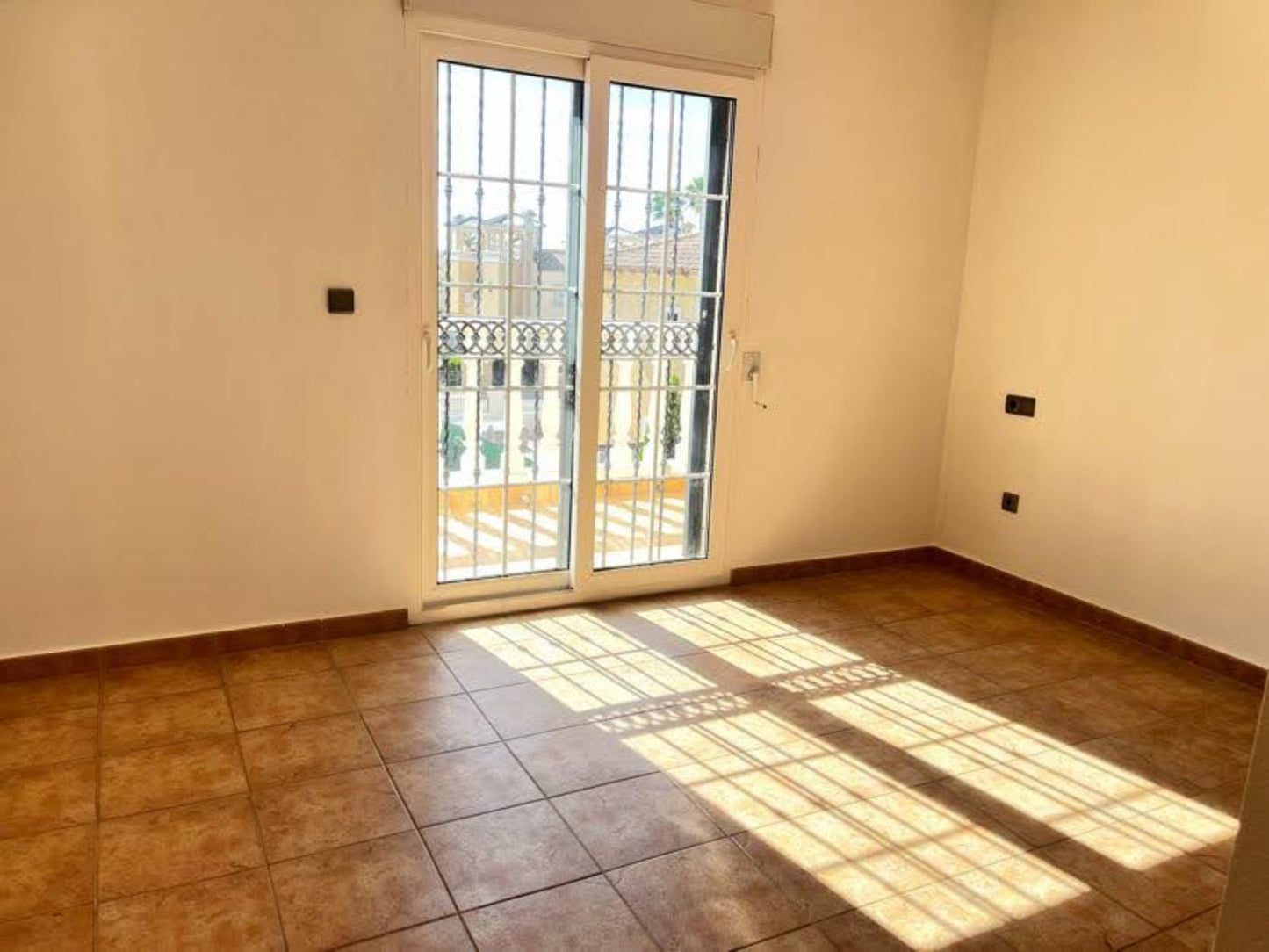 3 Bedrooms Villa with Private Pool For Sale in Guardamar