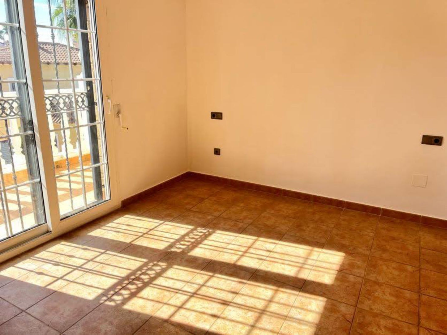 3 Bedrooms Villa with Private Pool For Sale in Guardamar