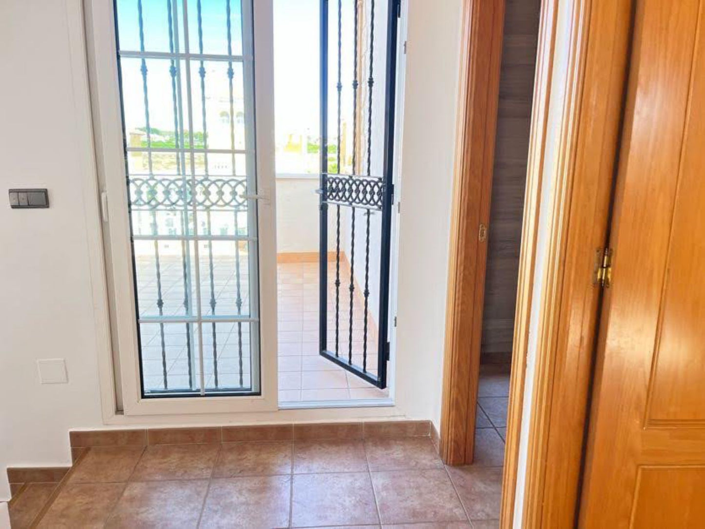 3 Bedrooms Villa with Private Pool For Sale in Guardamar