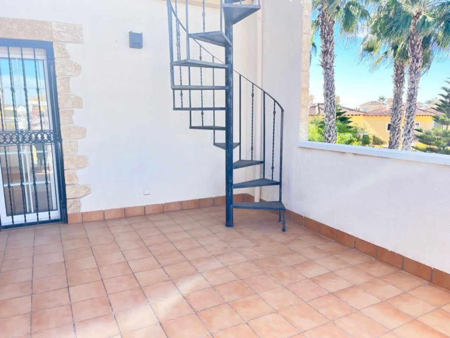 3 Bedrooms Villa with Private Pool For Sale in Guardamar