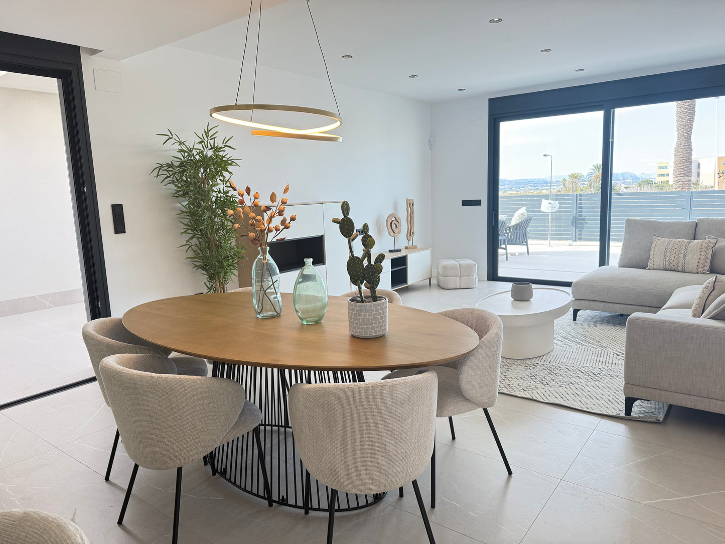 3 Bedrooms Villa For Sale in Torrevieja with Private Pool and Close to the Services