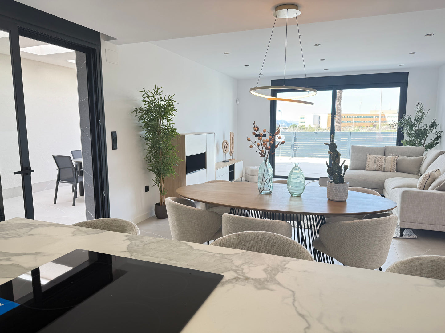 3 Bedrooms Villa For Sale in Torrevieja with Private Pool and Close to the Services