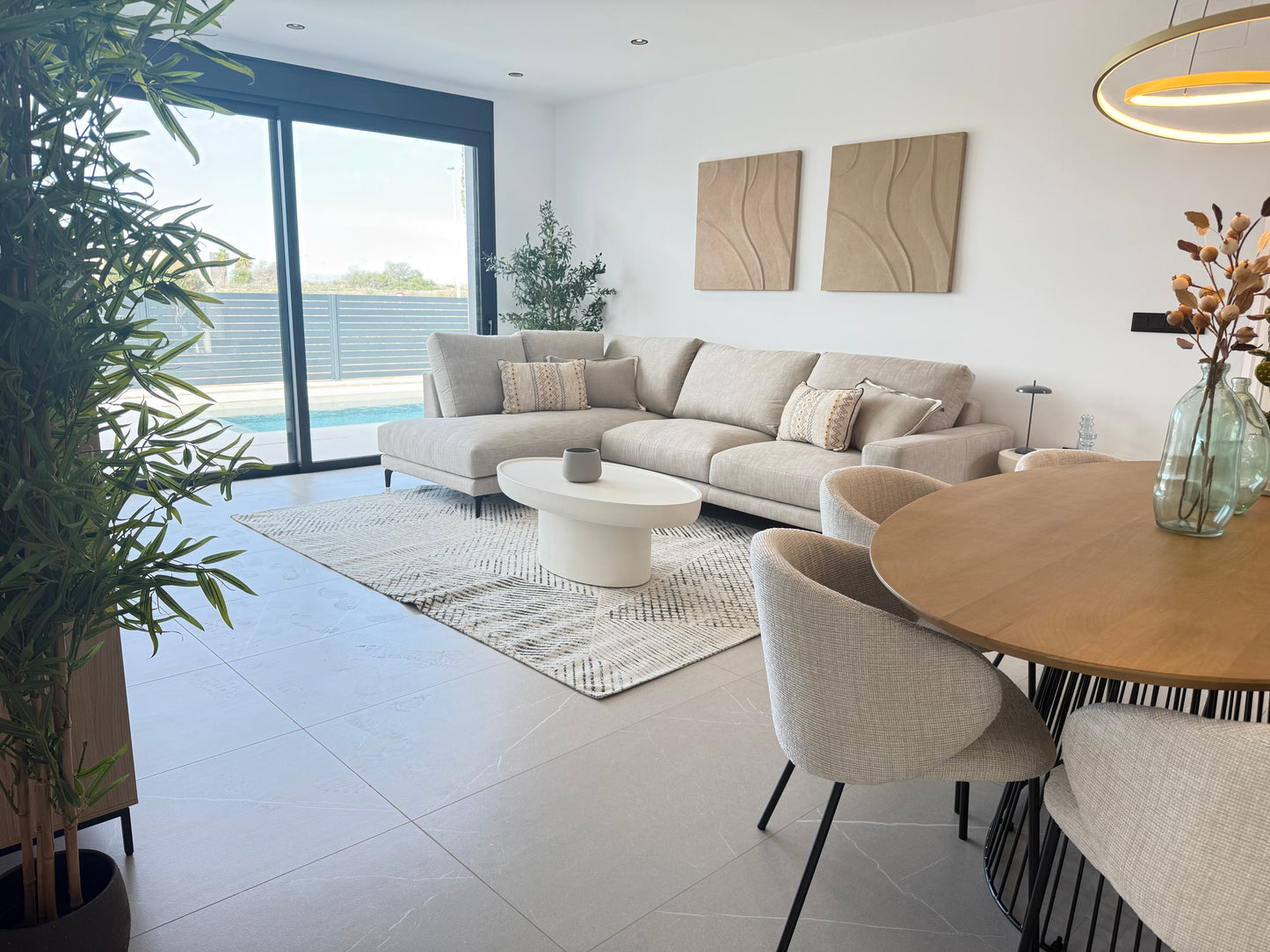 3 Bedrooms Villa For Sale in Torrevieja with Private Pool and Close to the Services