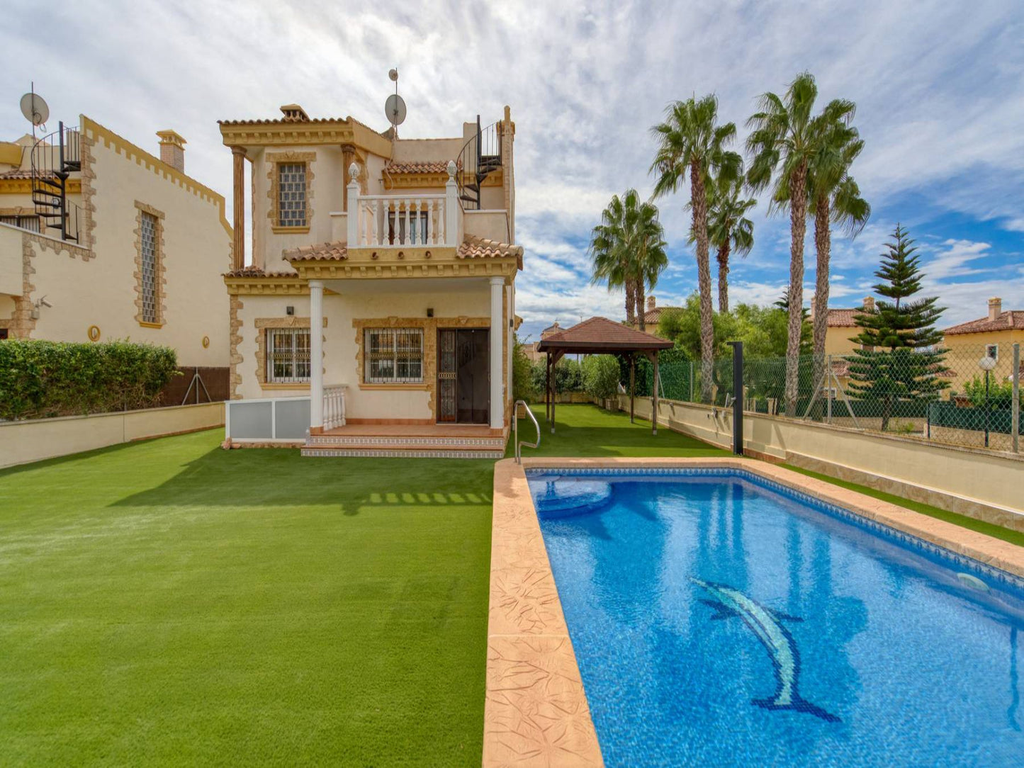 3 Bedrooms Villa with Private Pool For Sale in Guardamar