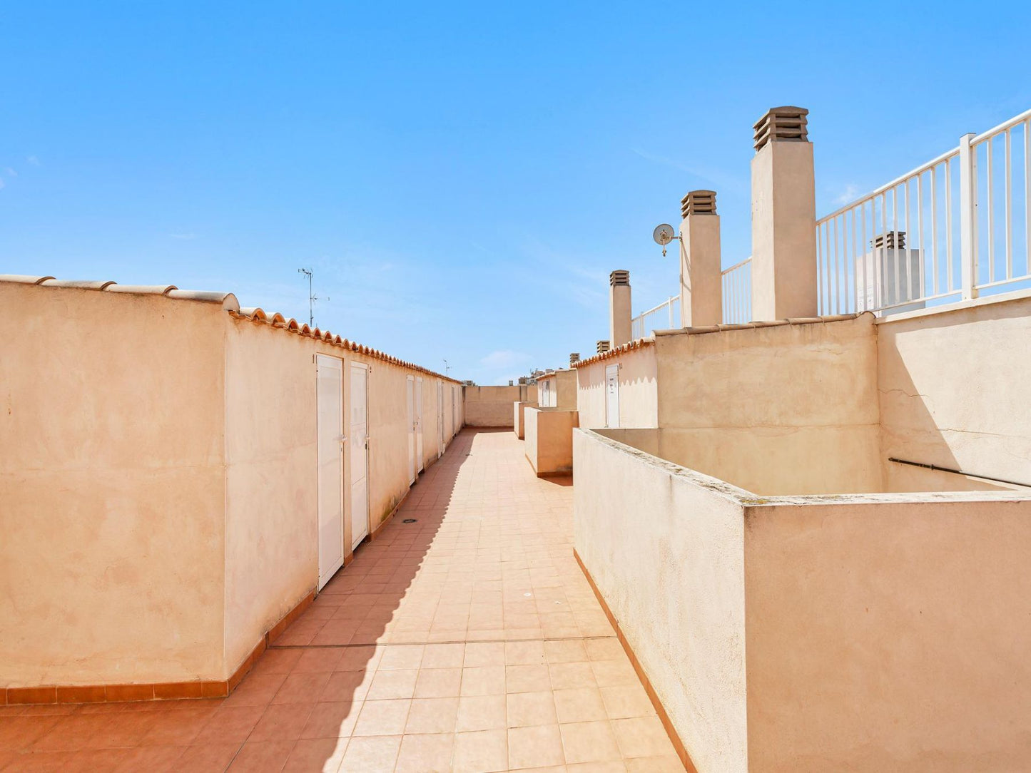 2 Bedrooms Apartment with Swimming Pool For Sale in Torrevieja