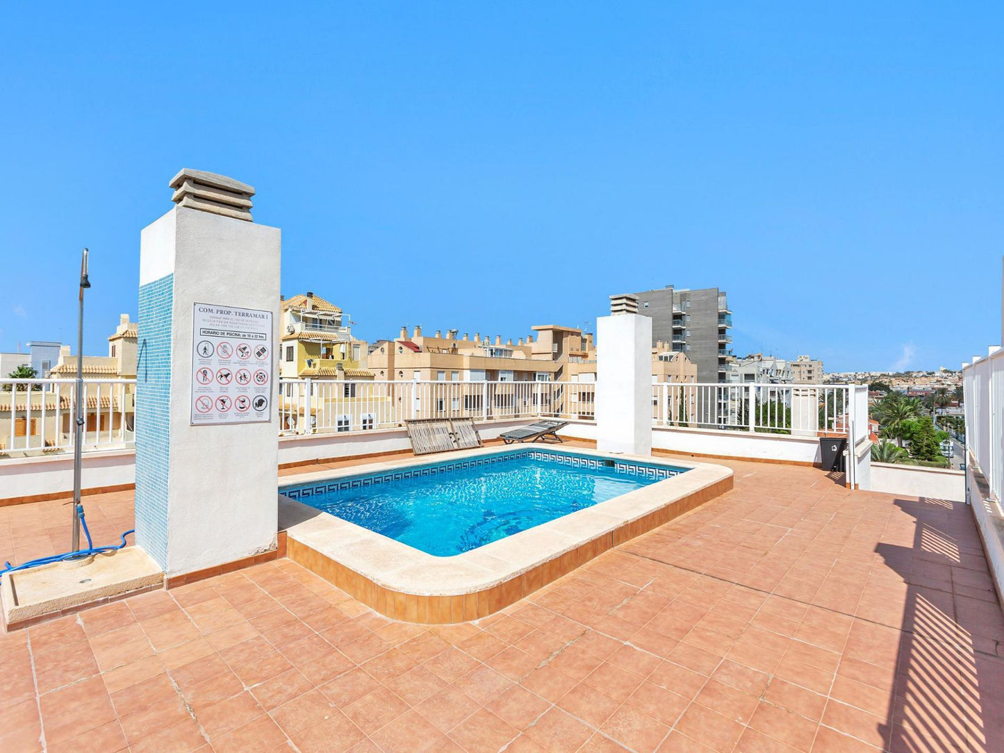 2 Bedrooms Apartment with Swimming Pool For Sale in Torrevieja